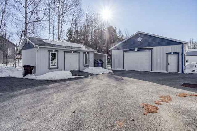 Propriété à vendre - St-Lin - Garages