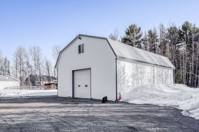 Propriété à vendre - St-Lin - Écurie