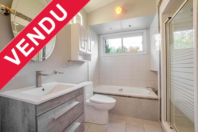 Maison à paliers multiples - VENDU - Laval - Salle de bains