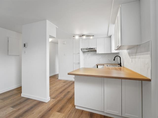 Cuisine — 4313-4319, Boul. de Hauteville