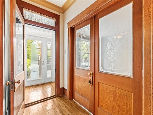 Hall d'entrée/Vestibule — 7959-7963, Rue Lajeunesse