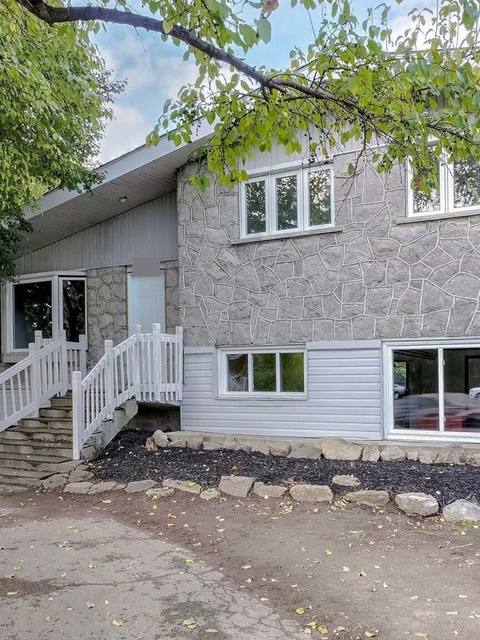 Maison à paliers multiples vendue à Laval