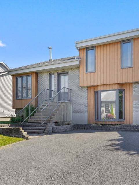Maison à paliers multiples vendue à Terrebonne